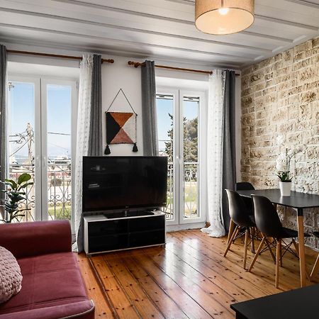 Laval Apartment Mantouki Buitenkant foto