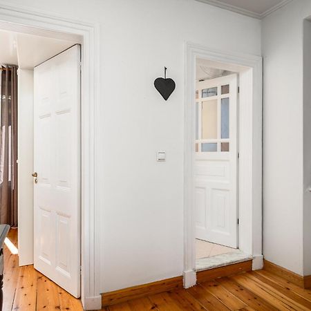 Laval Apartment Mantouki Buitenkant foto