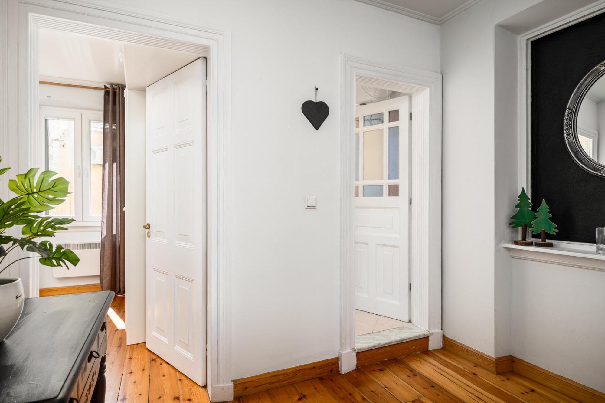 Laval Apartment Mantouki Buitenkant foto