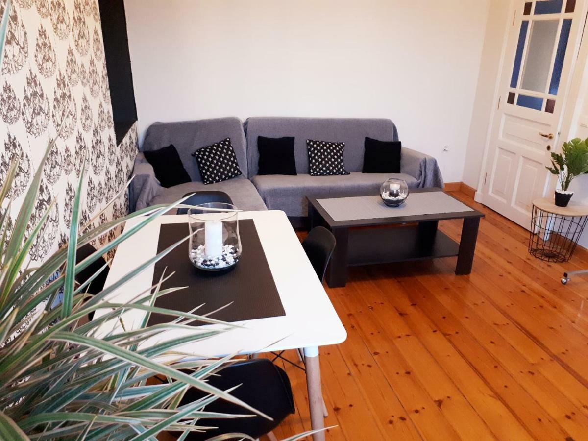 Laval Apartment Mantouki Buitenkant foto